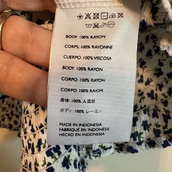 Faithfull the Brand Womens First Light Top Crop Smocked Med. Blue Floral Cottage - Picture 4 of 6